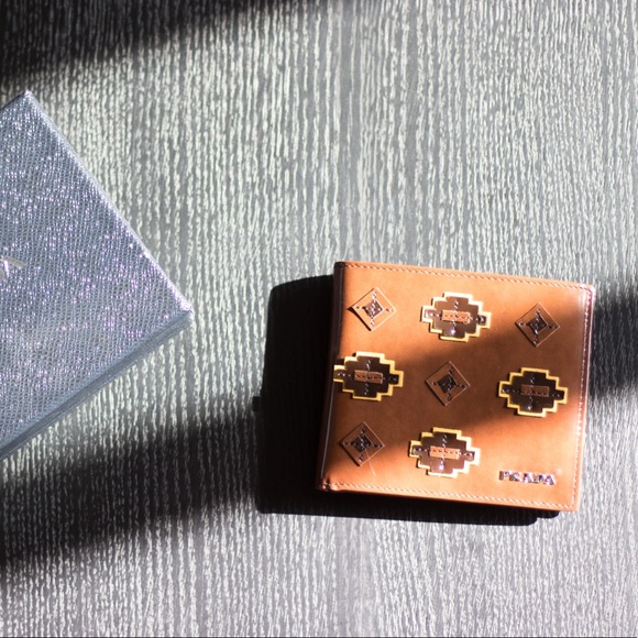 NEW PRADA TABACCO FLUME LEATHER METAL LOGO WALLET - Picture 2 of 7